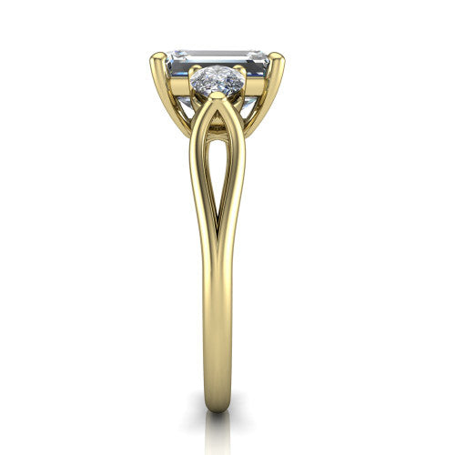 Journee emerald three stone engagement ring in 14K Yellow Gold, side profile showing the split-V gallery, tapered cathedral shoulders, and polished band
