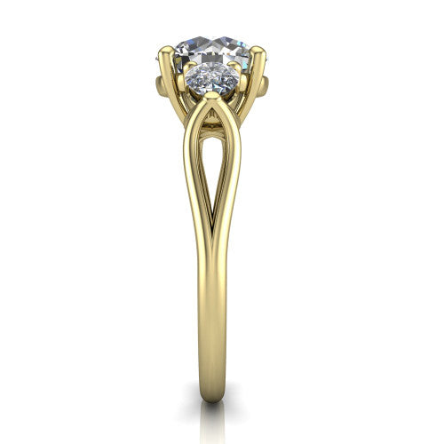 Journee round three stone engagement ring in 14K Yellow Gold, side profile showing the split-V gallery, tapered cathedral shoulders, and polished band
