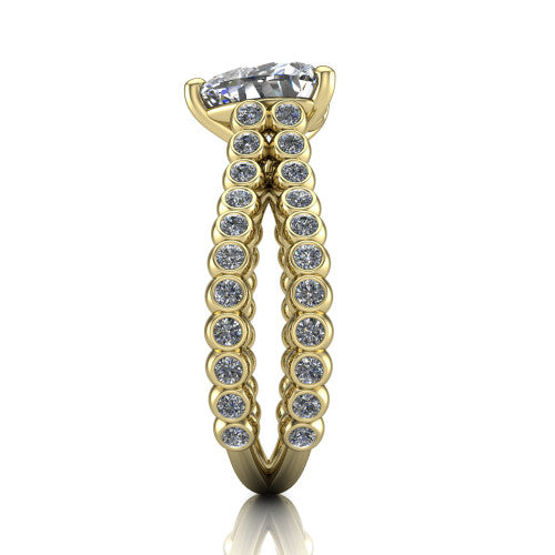 Magnolia heart classic engagement ring in 18K Yellow Gold, side profile showing the split bezel-set diamond band in side view