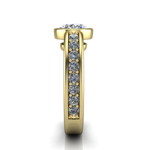 Isabel oval classic engagement ring in 18K Yellow Gold, side profile showing the bezel setting and split diamond band in side view