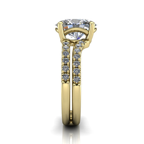 Alexandra Oval Shape Classic Engagement Ring in 18K Yellow Gold