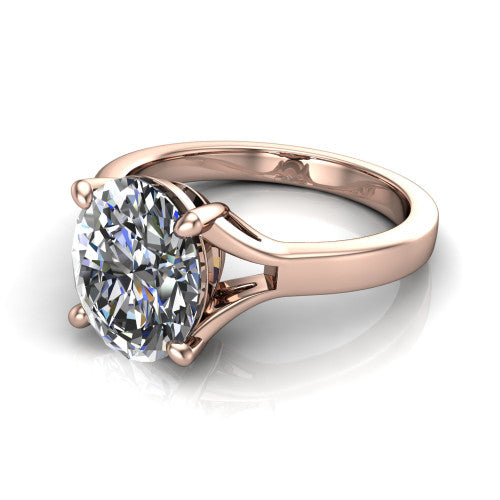 Savannah oval classic solitaire engagement ring in 18K Rose Gold with polished split shank, three-quarter perspective view