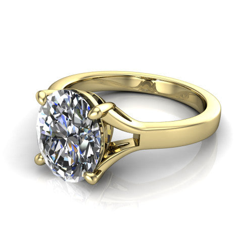 Savannah oval classic solitaire engagement ring in 18K Yellow Gold with polished split shank, three-quarter perspective view