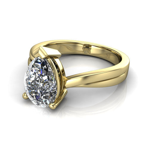 Alana Pear Shape Classic Engagement Ring in 18K Yellow Gold