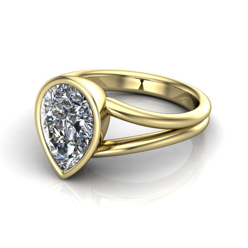Emersyn pear-shaped classic engagement ring in 14K Yellow Gold, three-quarter perspective showing the bezel-set pear-shaped center diamond and split shank