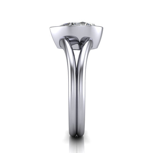 Emersyn pear-shaped classic engagement ring in 14K White Gold, side profile showing the split shank dividing into two rails beneath the bezel