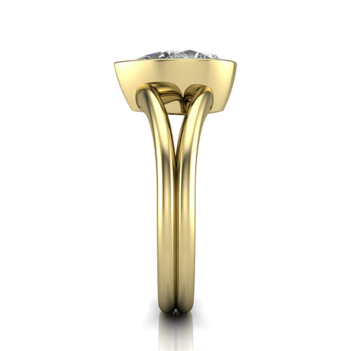 Emersyn pear-shaped classic engagement ring in 18K Yellow Gold, side profile showing the split shank dividing into two rails beneath the bezel