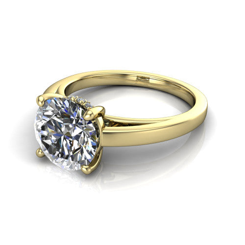Itzel round classic engagement ring in 14K Yellow Gold, three-quarter perspective showing the round center diamond, double-claw prongs, and polished band