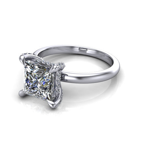 Alaia Princess Shape Classic Engagement Ring in Platinum
