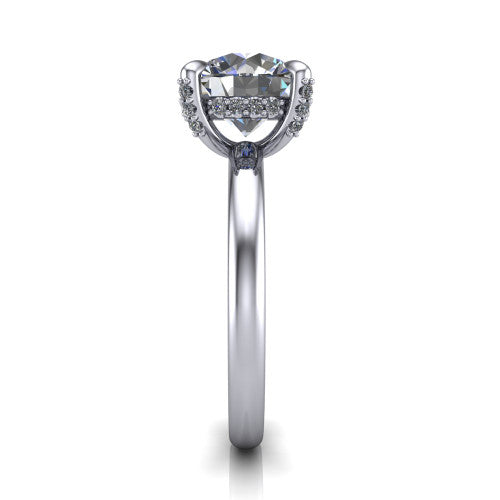 Alaia Round Shape Classic Engagement Ring in Platinum