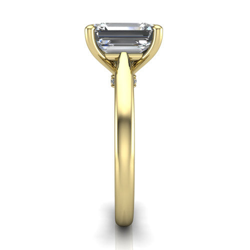 Lune emerald classic solitaire engagement ring in 18K Yellow Gold, side profile showing the plain polished band and the filigree gallery in profile