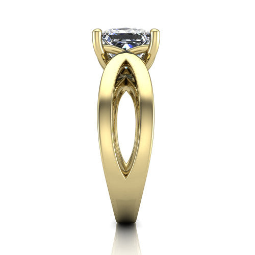 Aisha Princess Shape Classic Engagement Ring in 14K Yellow Gold